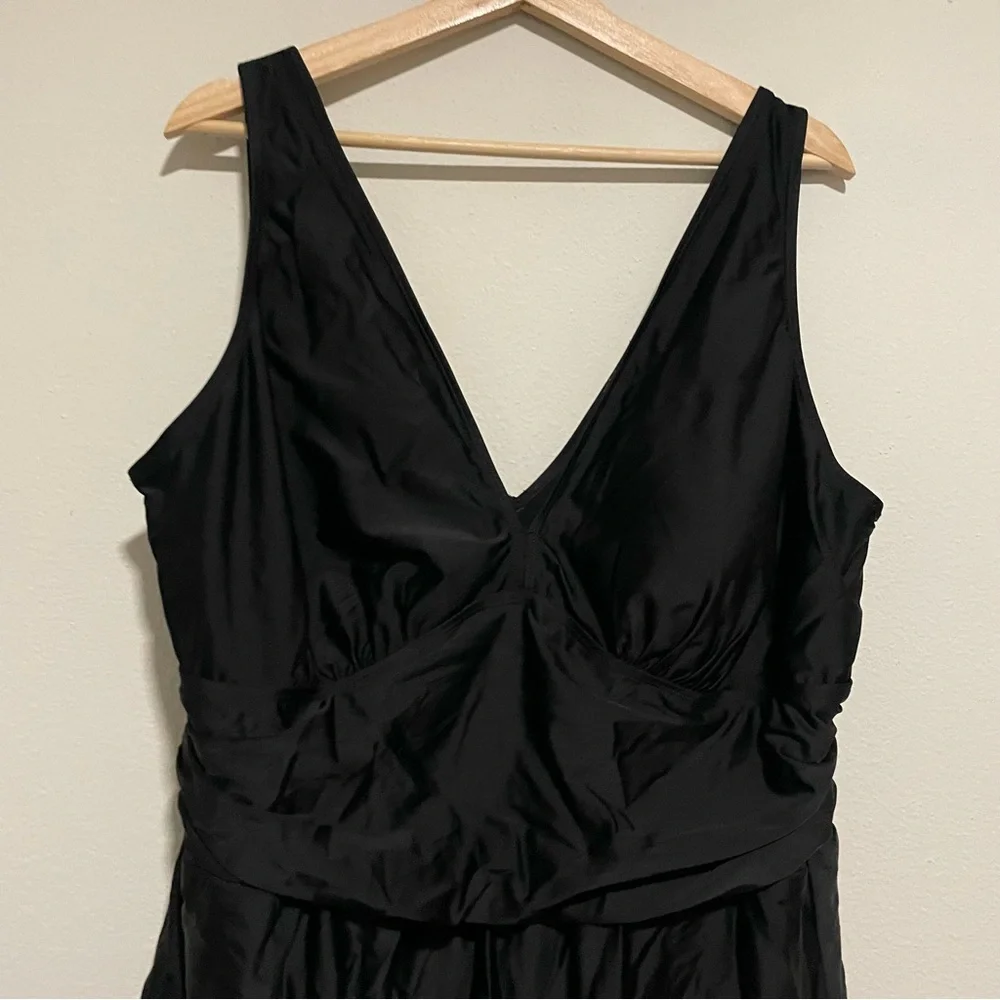 Torrid Black Wireless Short Asymmetrical Swim Dress with Brief, Size 3x - Picture 5 of 6